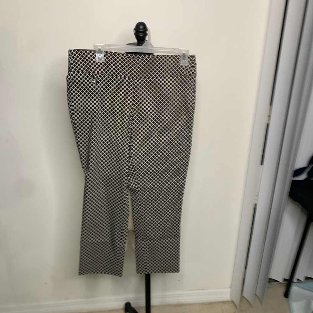 Rafaella cropped capri pants black and white grid geometric print size 8 new nwt
